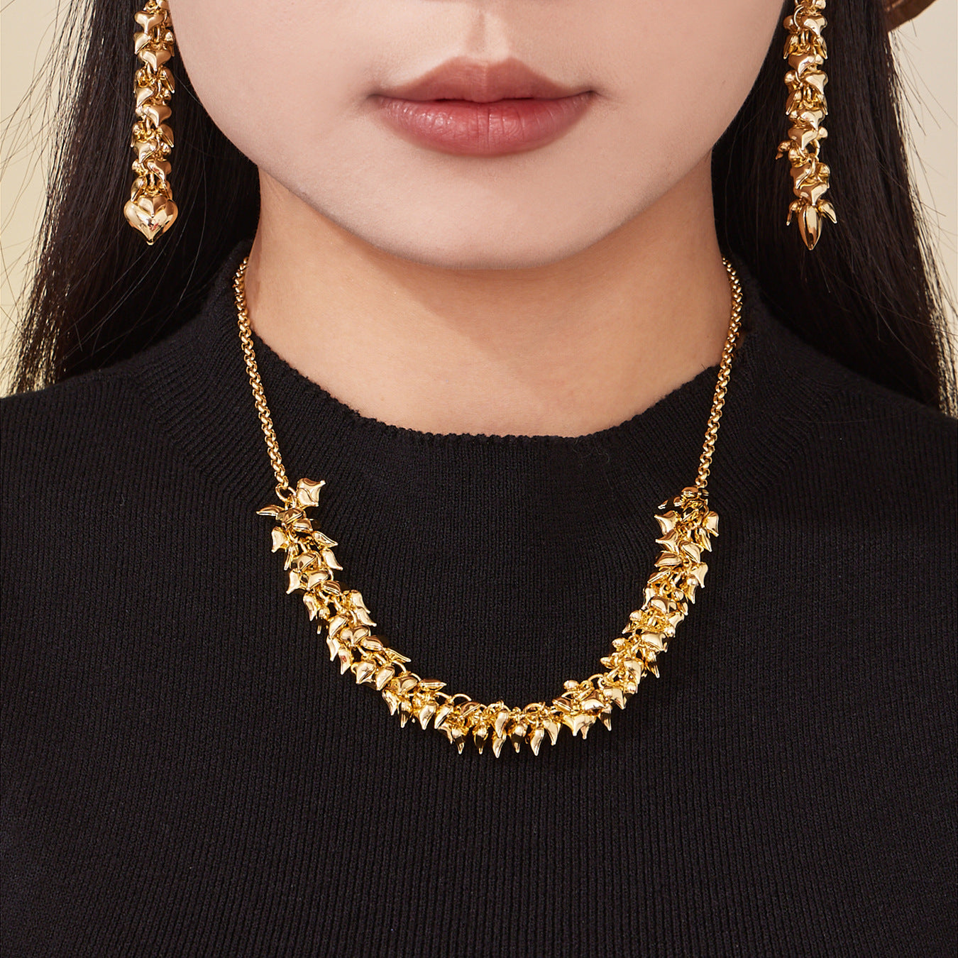 A necklace jewelry