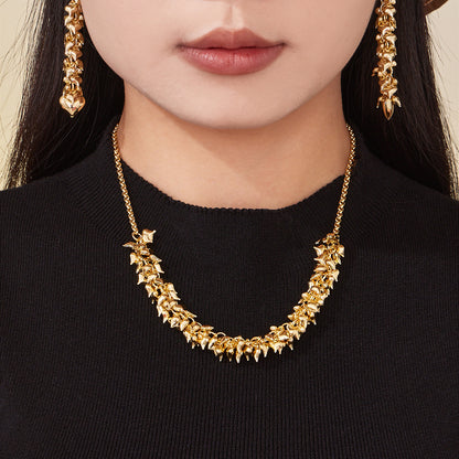 A necklace jewelry