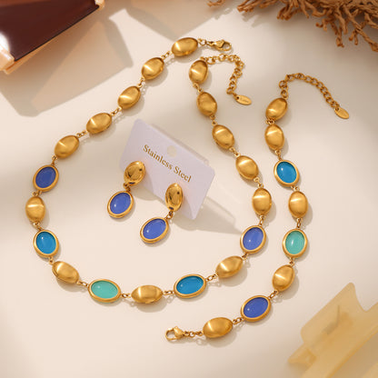 A necklace jewelry