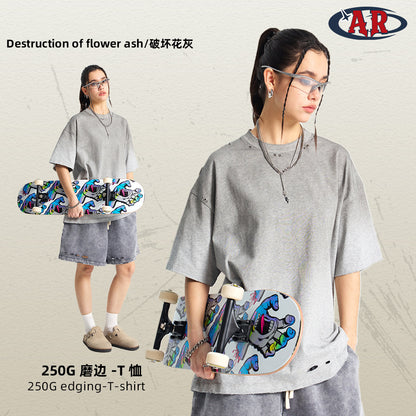 A  Loose Short Sleeve T-Shirt
