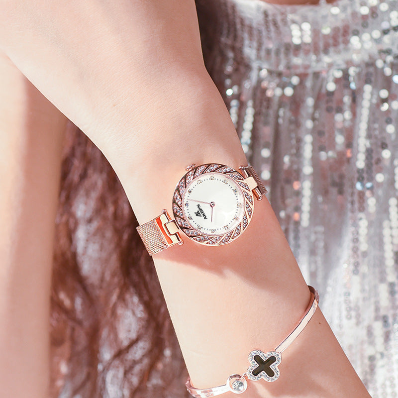 A decorative diamond-encrusted mesh strap women's watch light luxury quartz watch niche design waterproof starry sky diamond quality women's watch