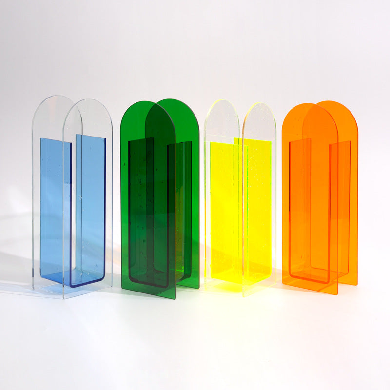 A acrylic vase ornament