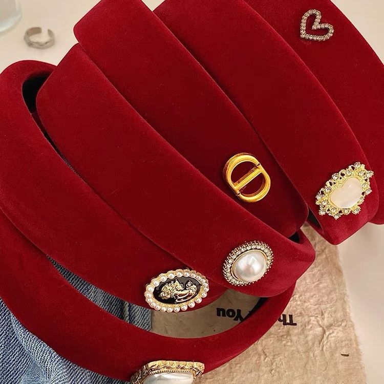 A new autumn and winter red velvet headband retro female Internet celebrity pressure hair wide edge high skull top hair accessories simple temperament headband