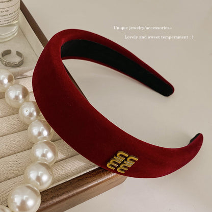 A winter new year retro red velvet headband female Internet celebrity pressure hair wide edge hair accessories high cranium simple temperament headband