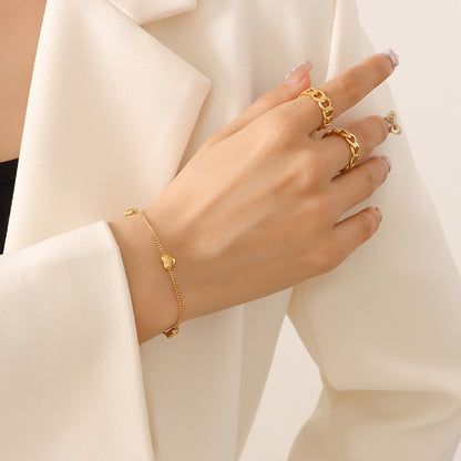 A necklace jewelry