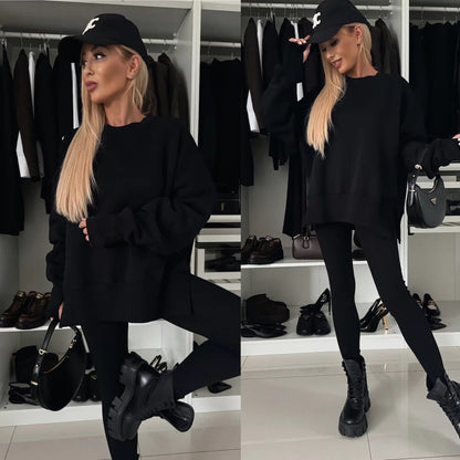 A sweatshirt with long sleeves for two pieces