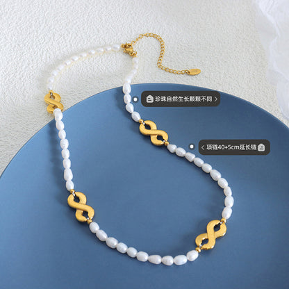 A necklace jewelry