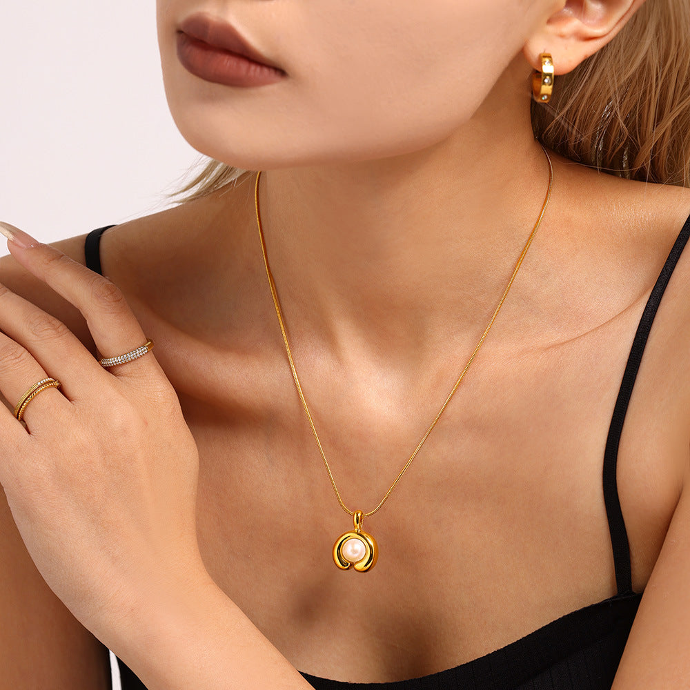 A necklace jewelry