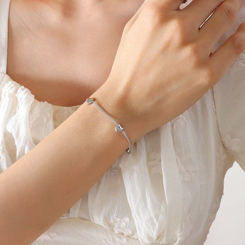 A necklace jewelry