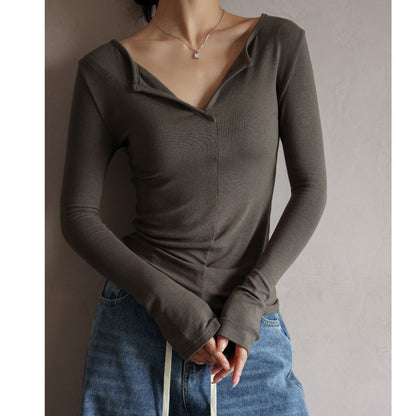 A long-sleeved top
