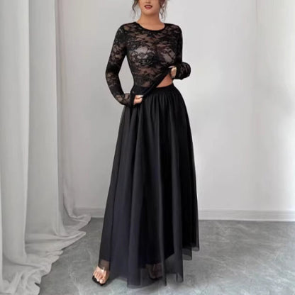 A lace crew neck long-sleeved skirt