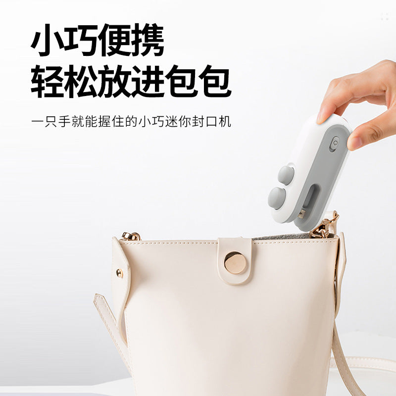 A Mini Plastic Sealing Machine Sealing Machine Built-in Battery