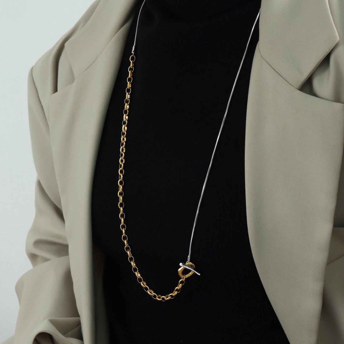 A necklace jewelry