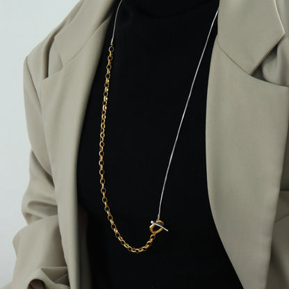 A necklace jewelry