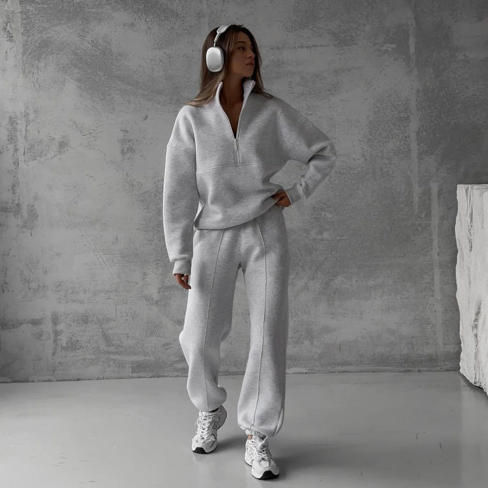 A long-sleeved sweater set two-piece set