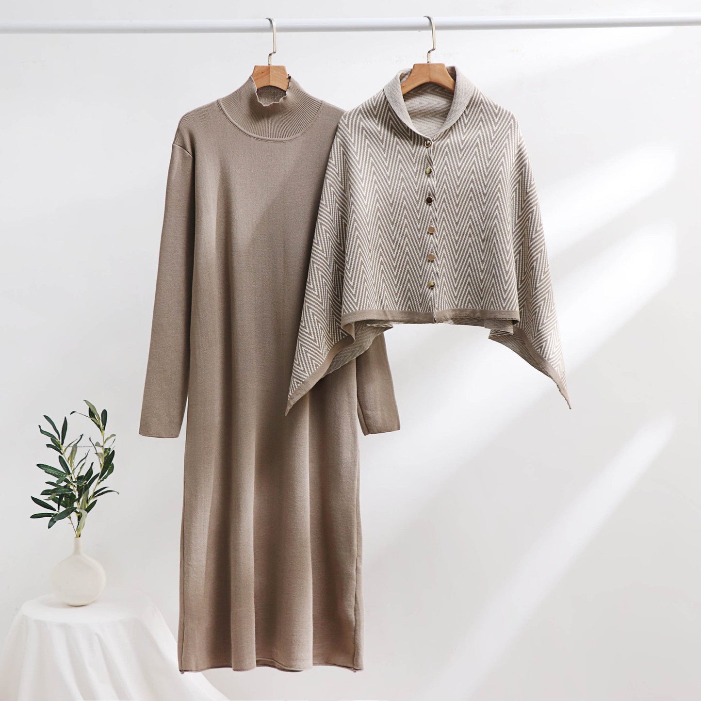 A long-sleeved dress shawl jacket two-piece set