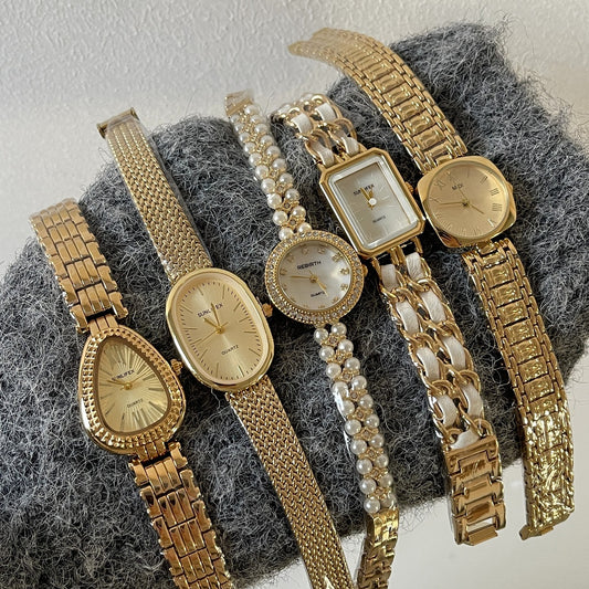 A watch women's niche light luxury retro exquisite high-end gold steel belt watch