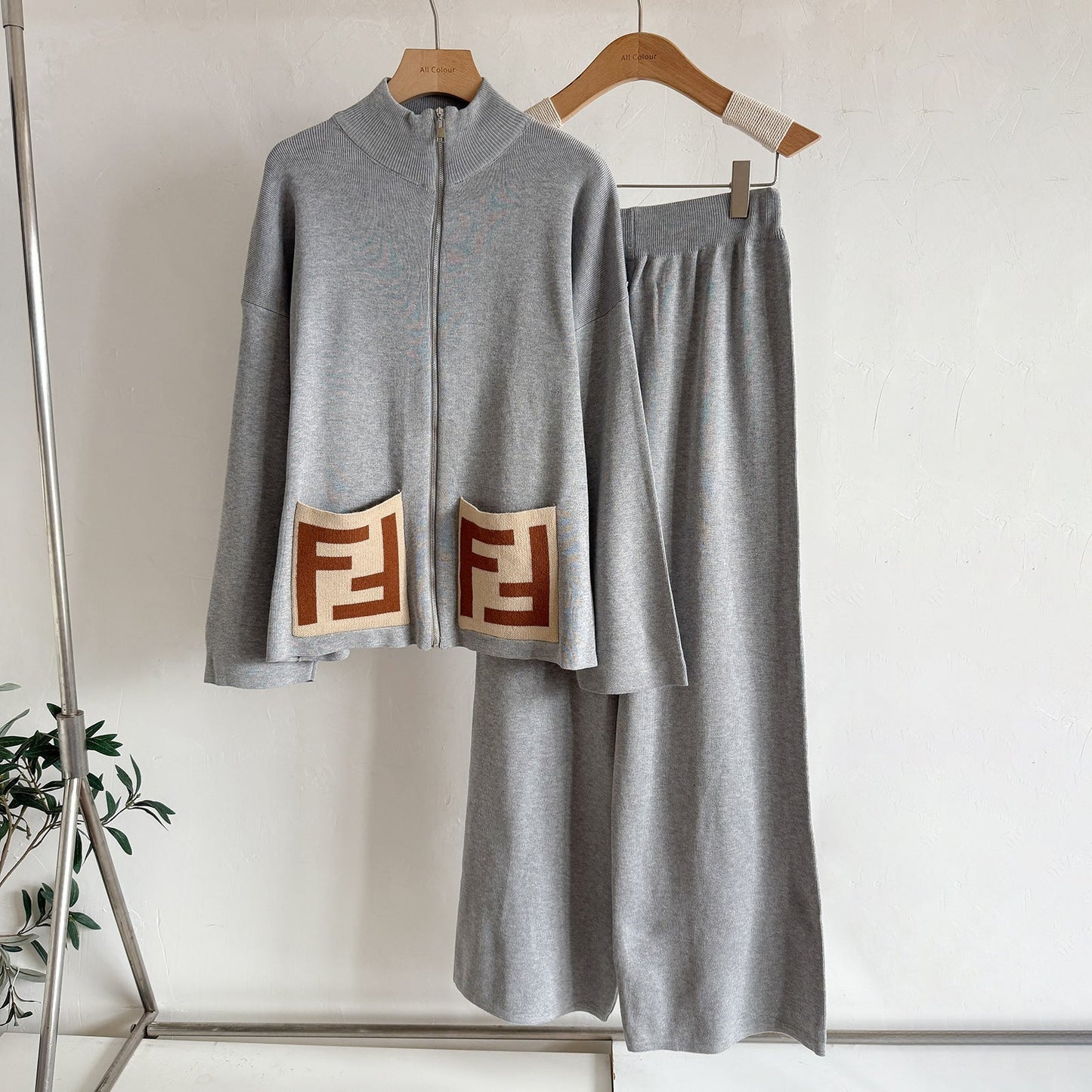 A trousers knitted two-piece set