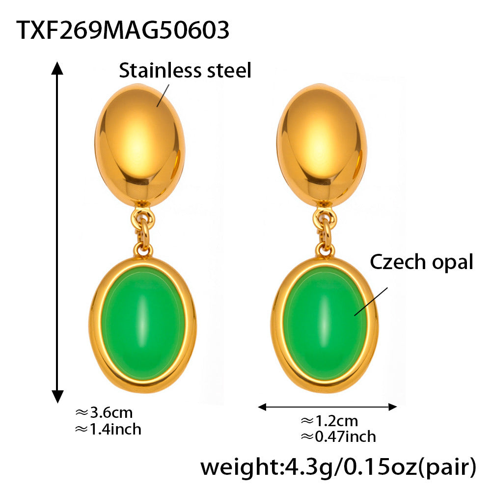 A necklace jewelry