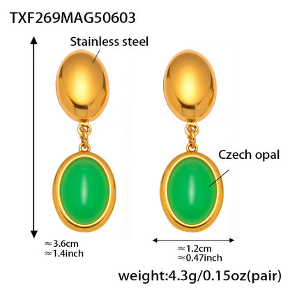 A necklace jewelry