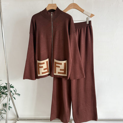 A trousers knitted two-piece set
