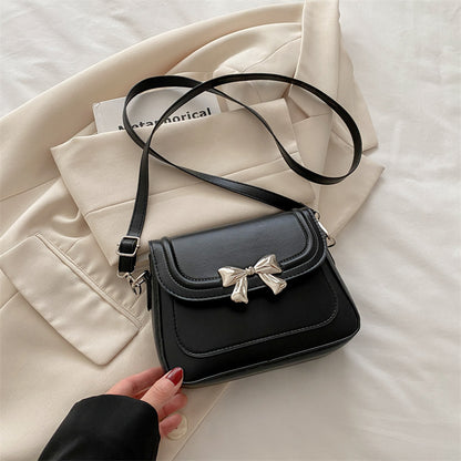 A new popular fashion messenger bag niche design aesthetic trend small square bag