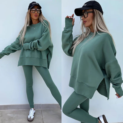 A sweatshirt with long sleeves for two pieces