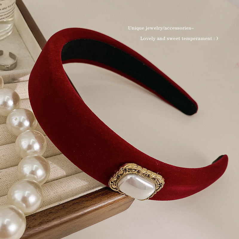 A new autumn and winter red velvet headband retro female Internet celebrity pressure hair wide edge high skull top hair accessories simple temperament headband