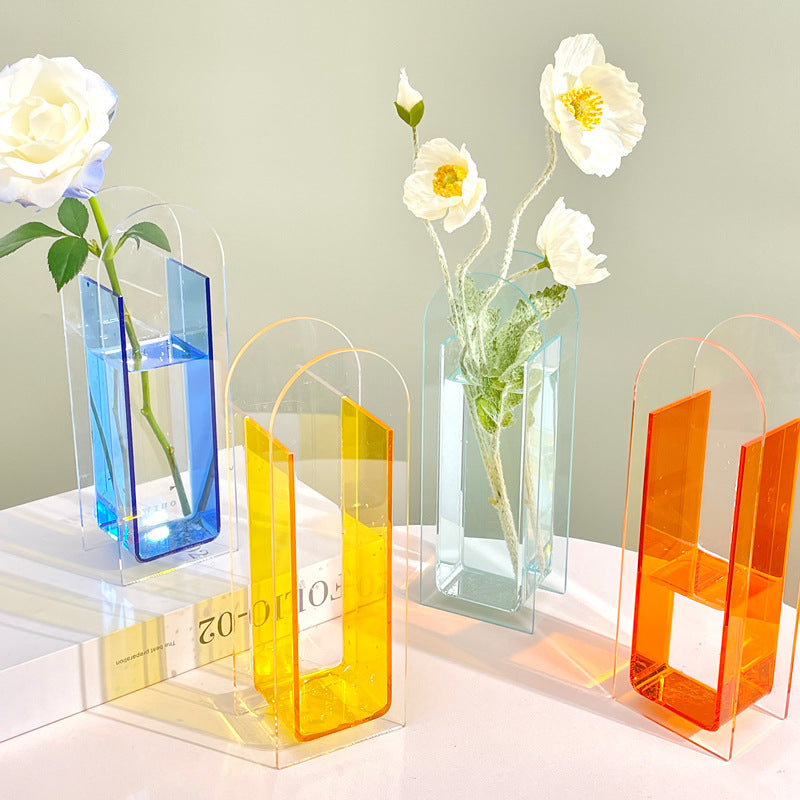 A acrylic vase ornament