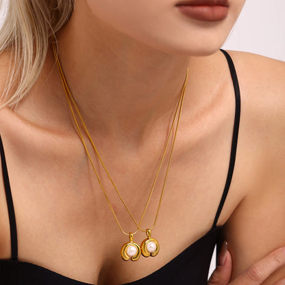 A necklace jewelry
