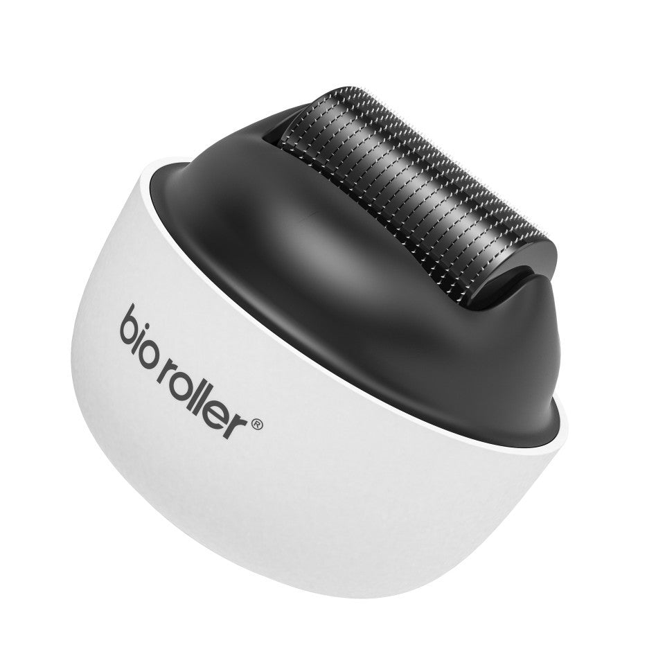A bio roller G4 portable roller microneedle hair growth beard 1200 needle manual roller