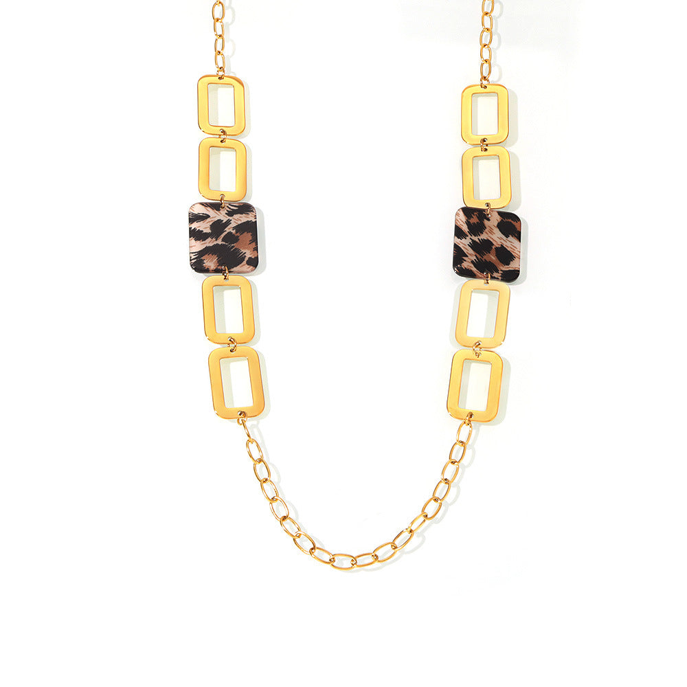 A necklace jewelry