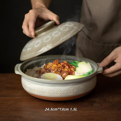 A clay soup pot
