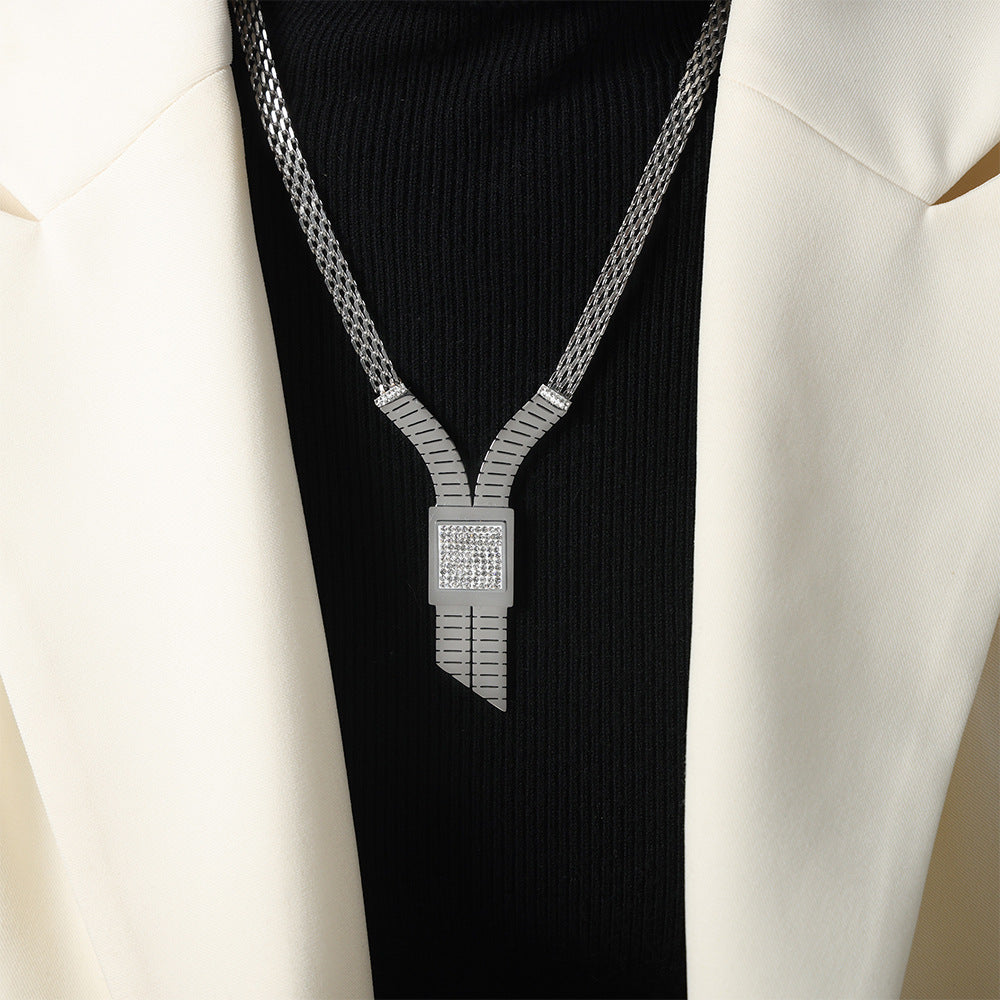 A necklace jewelry
