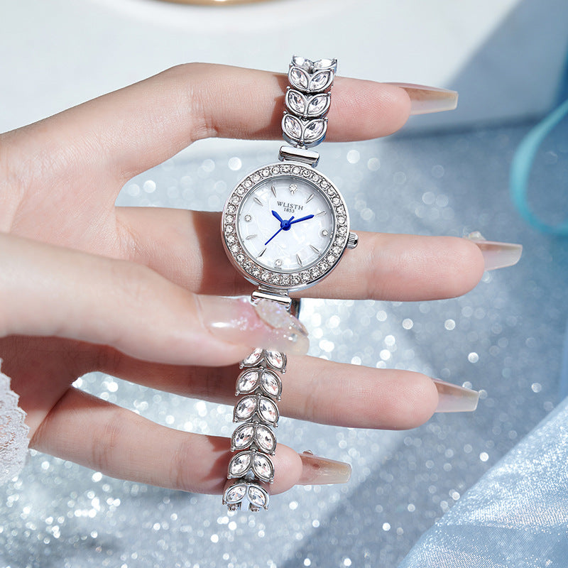 A watch student casual women's light luxury versatile waterproof women's quartz watch fashion bracelet watch