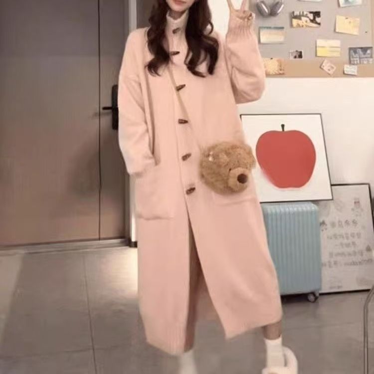 A long knit jacket