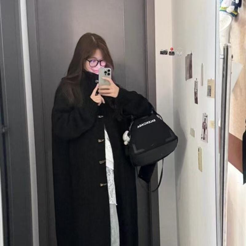 A long knit jacket