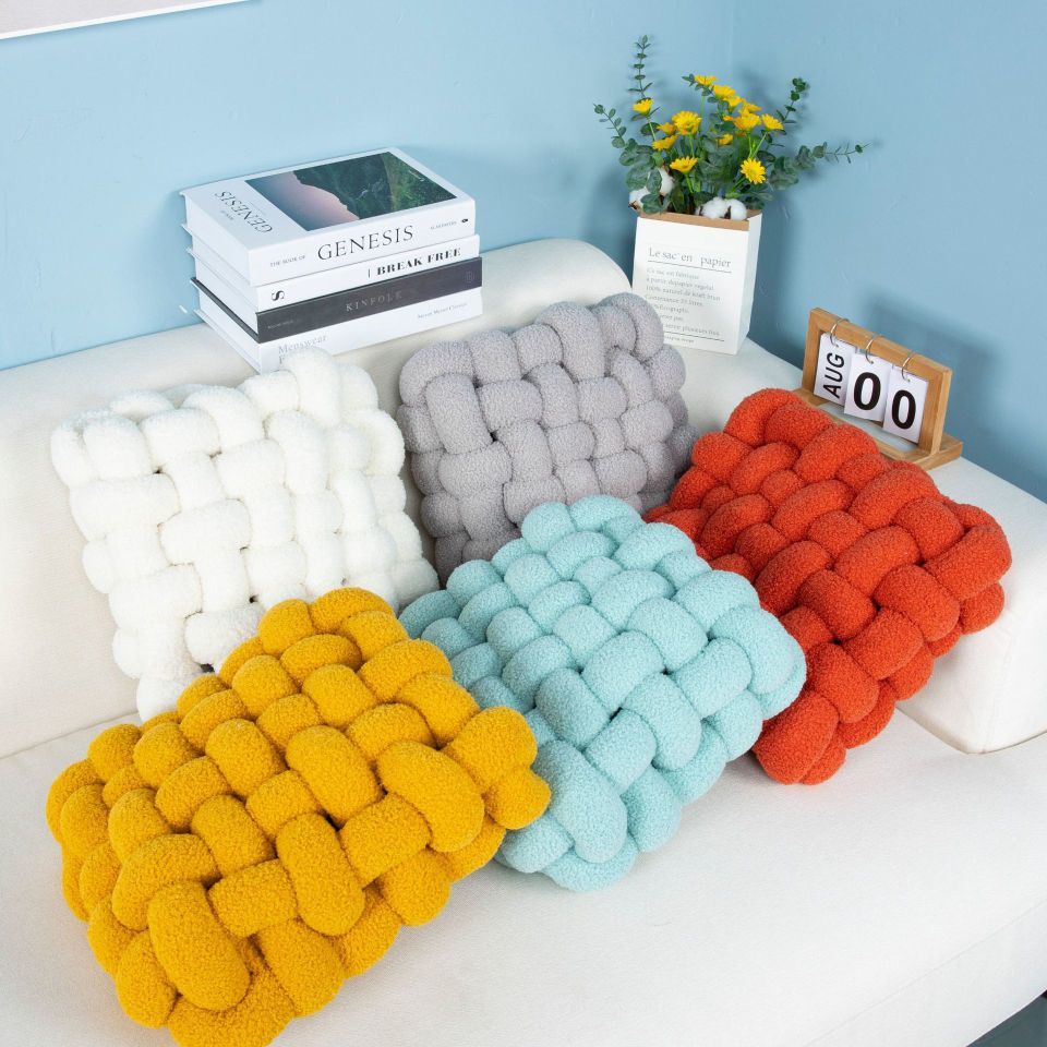 P  pillow throw pillow