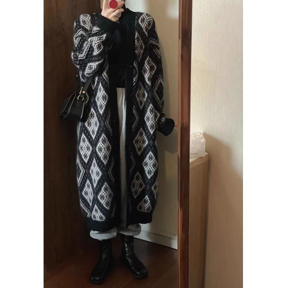 A long knit jacket