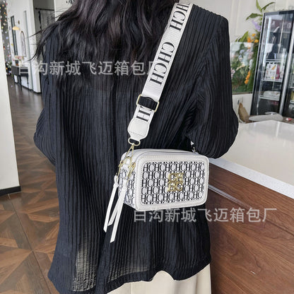 A Europe and the United States new personality letter style color fashion popular letter solid color shoulder messenger bag tide