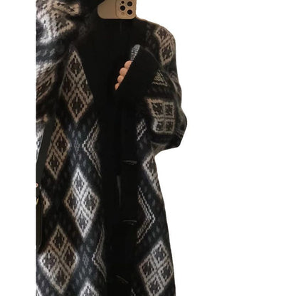 A long knit jacket