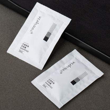 P toiletries set