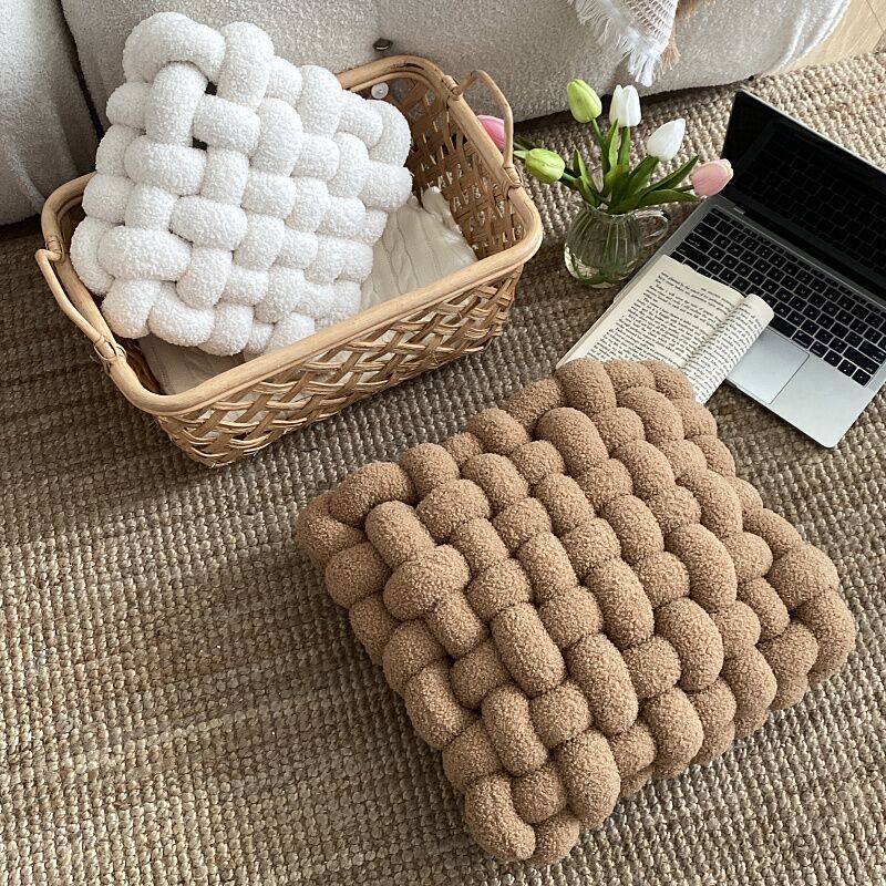 P  pillow throw pillow