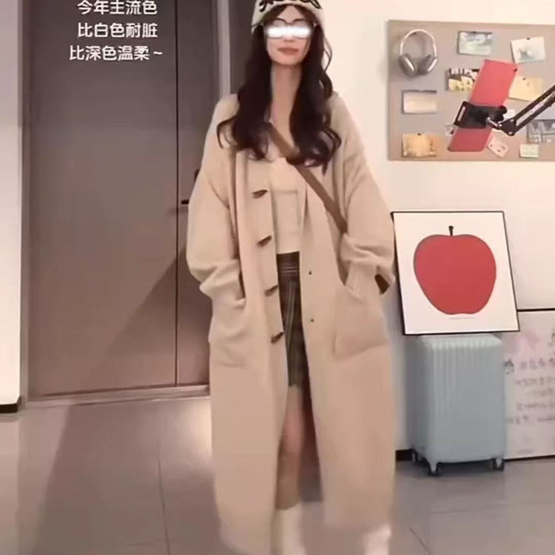 A long knit jacket