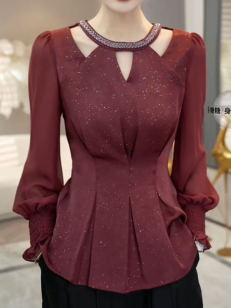 A long-sleeved top